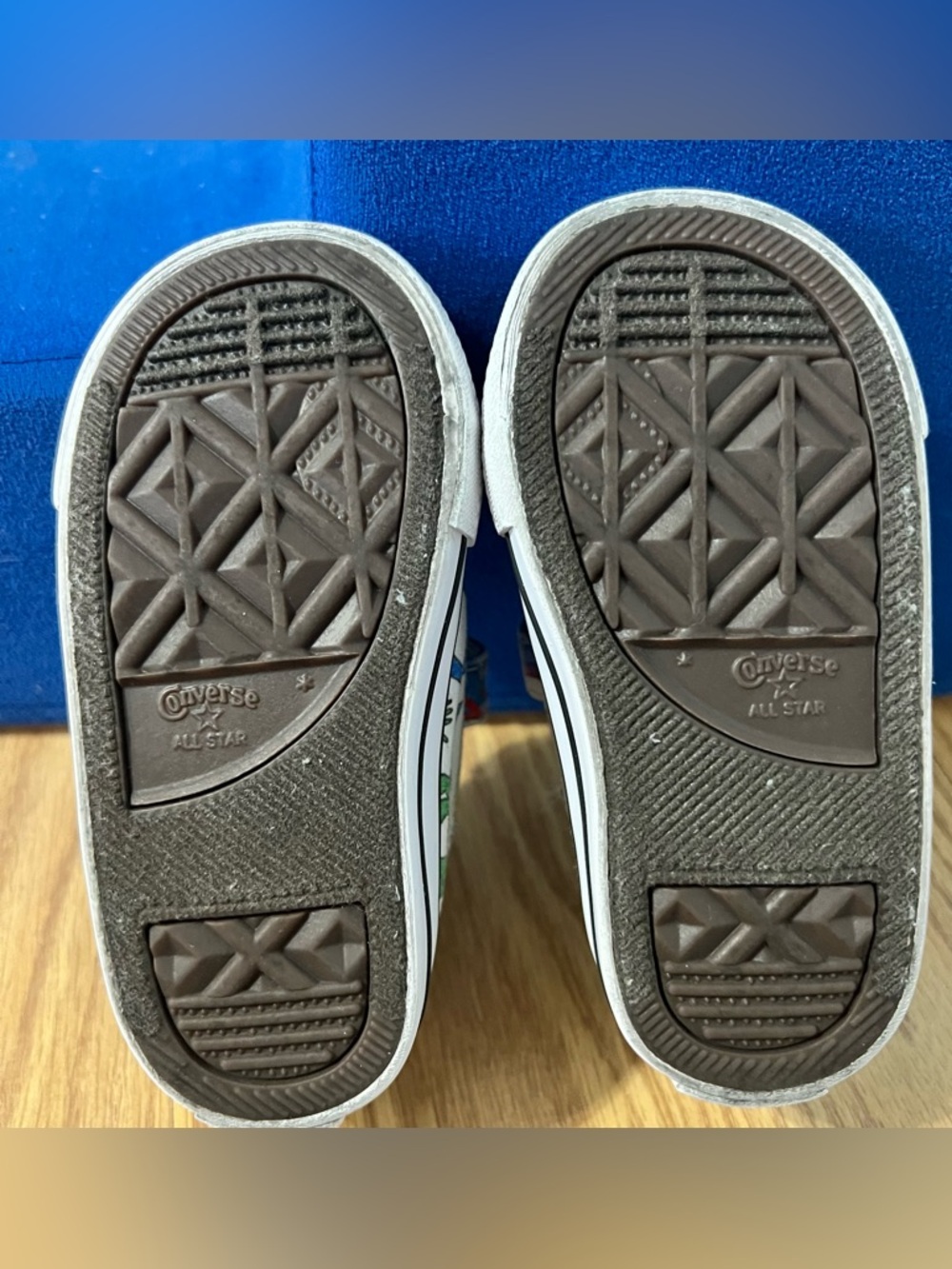 Converse Kids White Canvas Sneakers with Dinosaur Print size 5 toddler - Picture 7 of 11